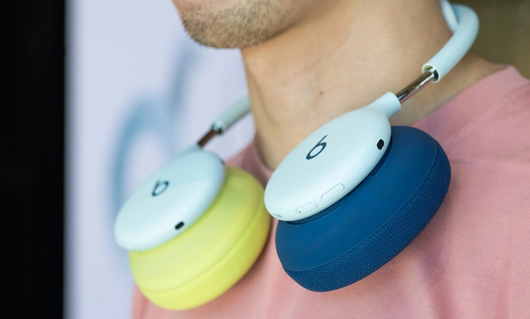 Beats 360 in four launch colors with interchangeable Performance Knit cushion kits