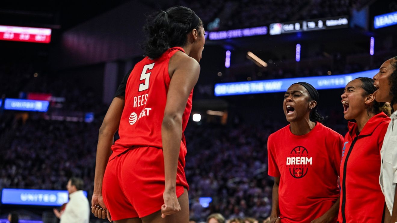 atlanta-dream-wnba-finals-angel-reese-drives-2-1-6ad9dd8759b74