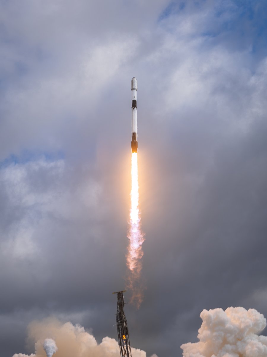 Falcon 9 booster landing on droneship Of Course I Still Love You