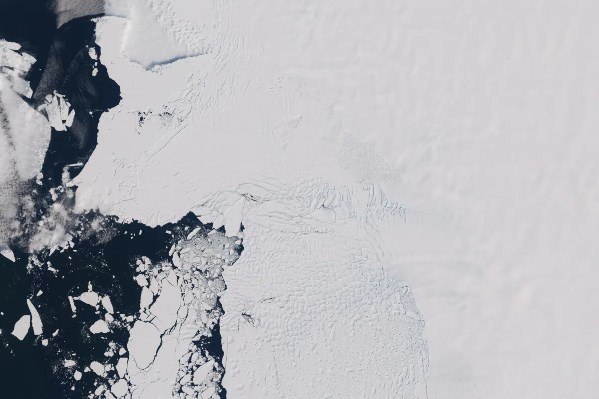 Aerial photo of the Thwaites Glacier in west Antarctica