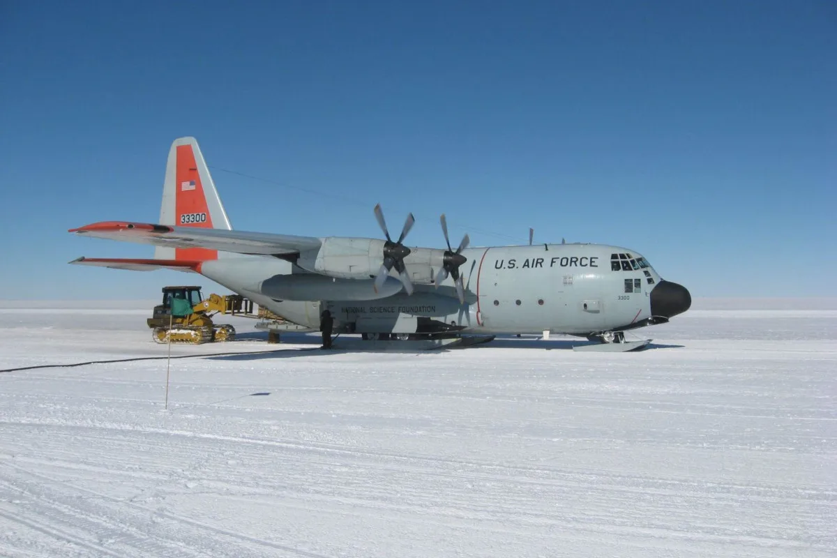 Photo of a US Air Force plane at the WAIS Divide, Antarctica